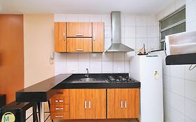 Studio renovado com Varanda em Copacabana!
